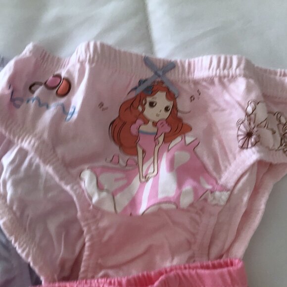 6/$25 Girls Princess Underwear M (3-5) - Picture 4 of 5